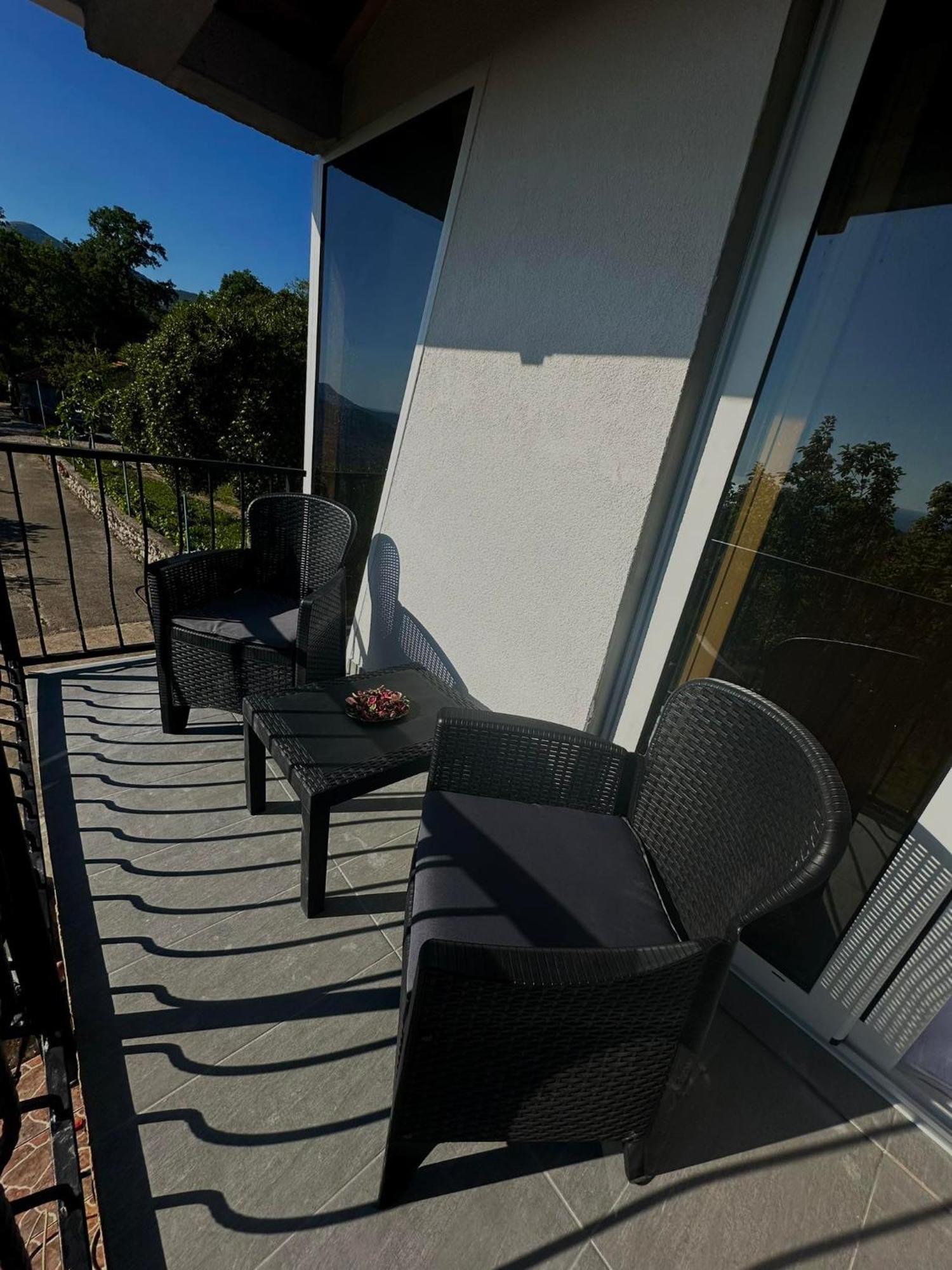 Ranc Mujica Apartment บาร์ ภายนอก รูปภาพ