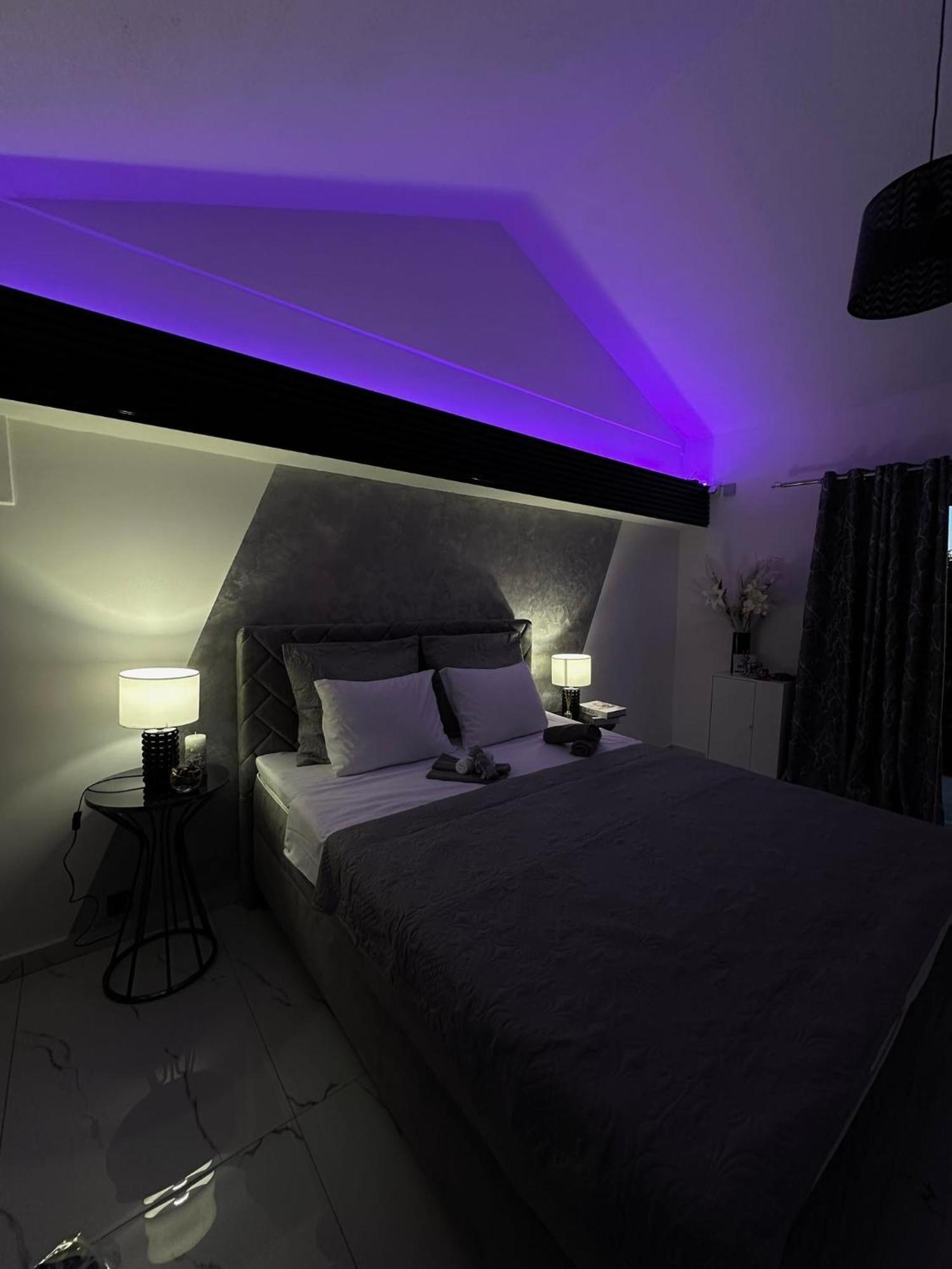 Ranc Mujica Apartment บาร์ ภายนอก รูปภาพ
